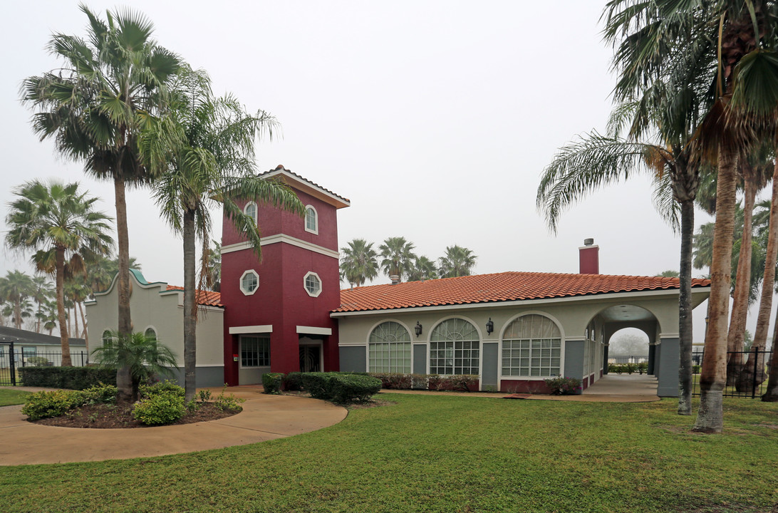 La Herencia Apartments in Mercedes, TX - Foto de edificio