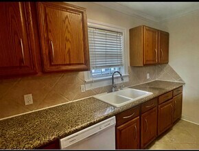 1637 Castle Ct-Unit -B in Houston, TX - Foto de edificio - Building Photo