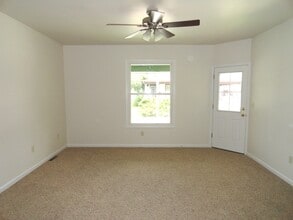 77 E Main St in Reinholds, PA - Building Photo - Building Photo