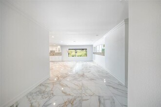 16770 Lakeview Ct in Weston, FL - Building Photo - Building Photo