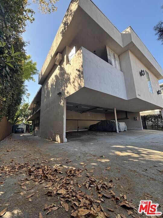 1807 Taft Ave in Los Angeles, CA - Building Photo