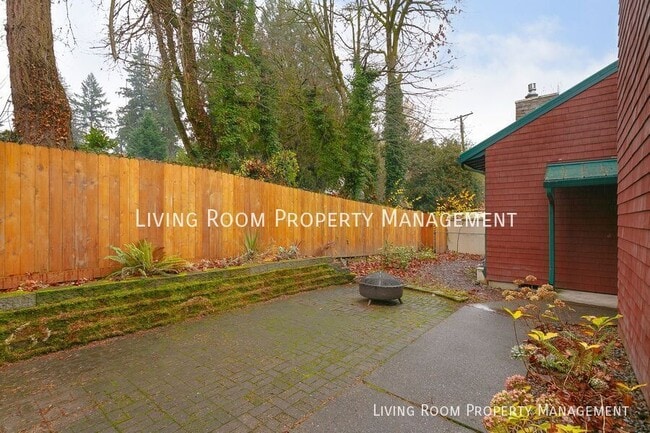 12233 SE River Rd in Milwaukie, OR - Building Photo - Building Photo