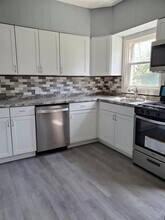 118 Wentworth Ave in Cranston, RI - Building Photo - Building Photo