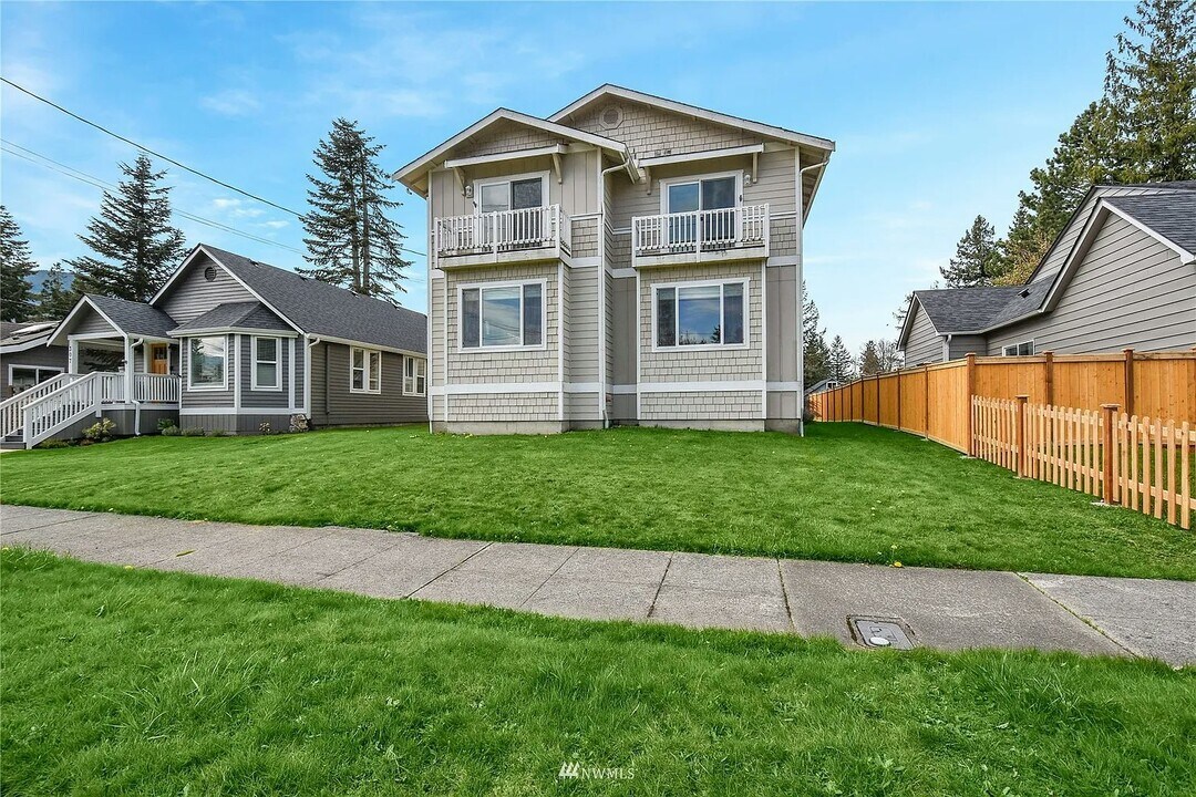 313 Bendigo Blvd N in North Bend, WA - Building Photo