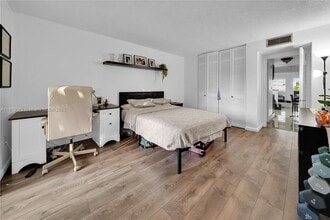 4011 Meridian Ave in Miami Beach, FL - Building Photo - Building Photo