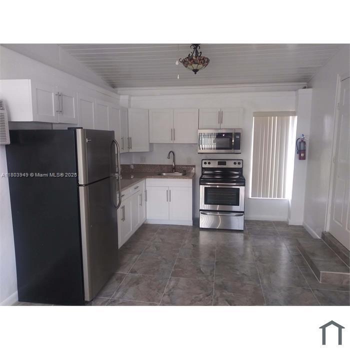 17 NE 2nd Rd in Homestead, FL - Building Photo