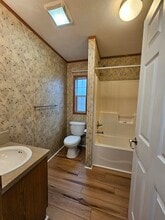 32 Bramblewood Rd in Clark Mills, NY - Foto de edificio - Building Photo