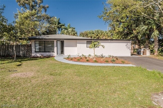 4330 Deleon St in Ft. Myers, FL - Building Photo - Building Photo