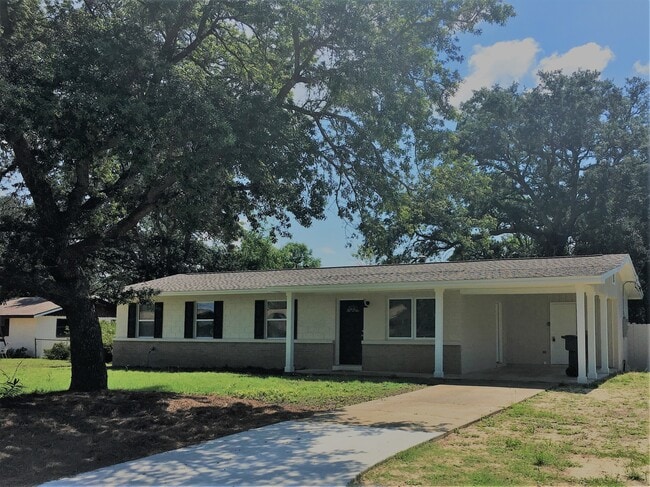 136 N Audrey Cir NW in Fort Walton Beach, FL - Building Photo - Building Photo