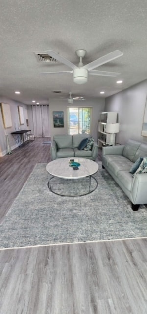 601 Heritage Ln in Largo, FL - Building Photo