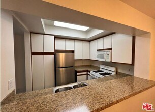 1440 Rexford Dr in Los Angeles, CA - Building Photo - Building Photo