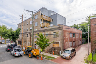 1916 15th St SE in Washington, DC - Foto de edificio - Building Photo