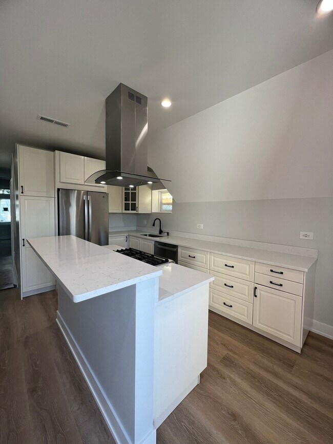 1646 N Central Park Ave-Unit -2 in Chicago, IL - Foto de edificio - Building Photo