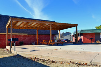 Huntington Creek Apartments in Norman, OK - Building Photo - Building Photo