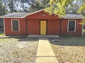 2010 Railroad St in Nacogdoches, TX - Building Photo