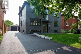 34 Robindale Ave in Toronto, ON - Building Photo