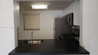 17901 NW 68th Ave in Hialeah, FL - Building Photo - Building Photo