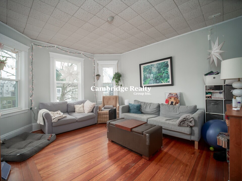 81 Bristol Rd, Unit 2T in Medford, MA - Building Photo