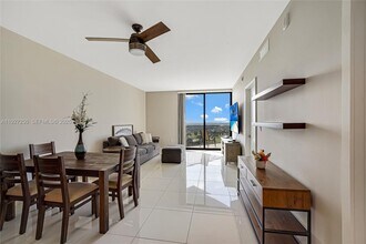 5300 Paseo Blvd in Doral, FL - Building Photo - Building Photo