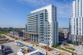 Mobilio Condos South Tower in Vaughan, ON - Building Photo - Building Photo