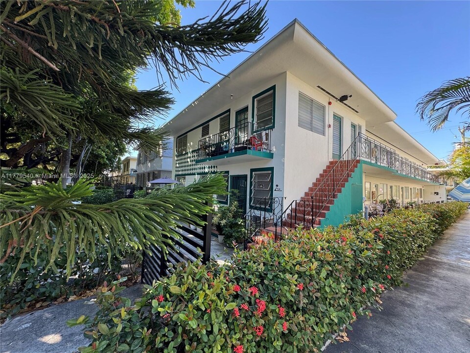 934 Meridian Ave in Miami Beach, FL - Building Photo