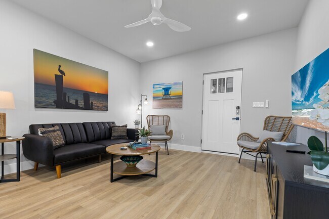111 W Sunny Isle Dr in South Padre Island, TX - Building Photo - Building Photo