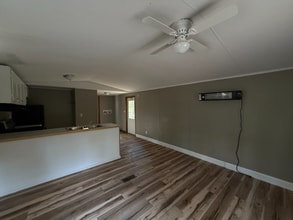 0 Acorn Village Ln in Waverly, TN - Foto de edificio - Building Photo