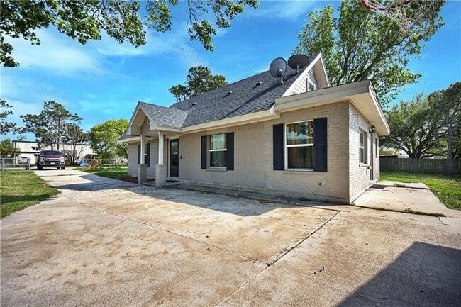 property at 1873 Elizabeth St