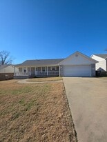 2102 S Greenwich Ave in Russellville, AR - Building Photo