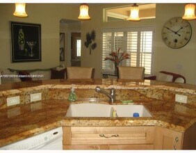 712 Juniper Ln in Weston, FL - Building Photo - Building Photo