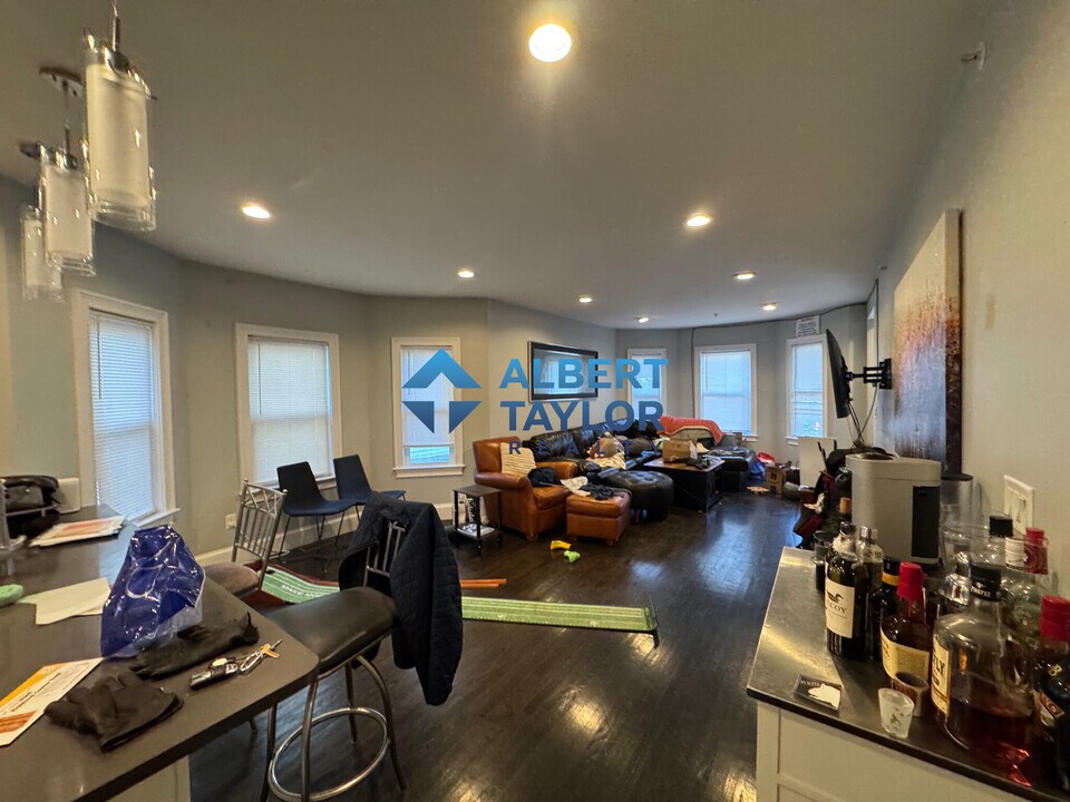 93 Grant St, Unit 1 in Somerville, MA - Foto de edificio