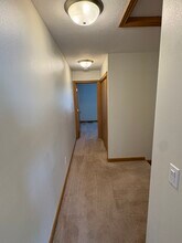 1714 W Jester Park Dr in Polk City, IA - Foto de edificio - Building Photo