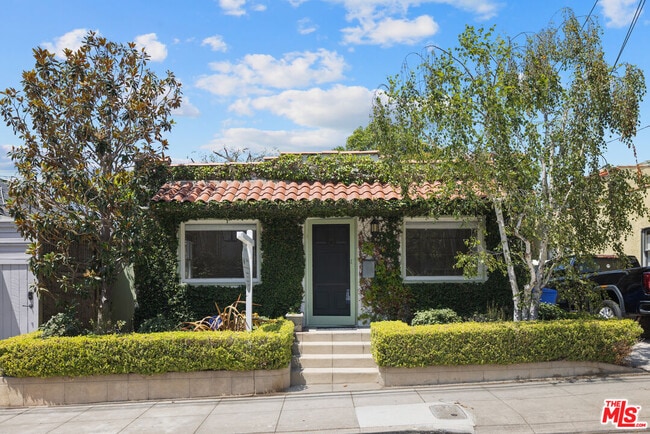 property at 611 Grant St