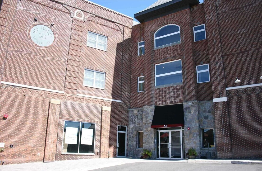 50 Stewart Ave in Huntington, NY - Building Photo