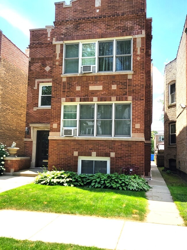 2625 W Winnemac Ave, Unit Garden