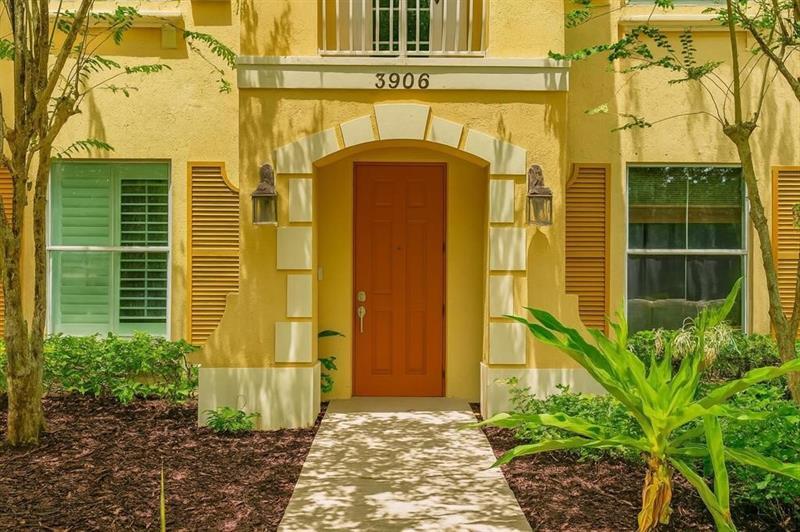 3906 Monarch Ln in Coconut Creek, FL - Building Photo