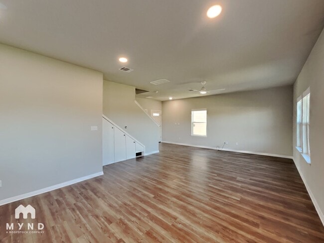 906 Limestone Shls Rd in Austin, TX - Foto de edificio - Building Photo