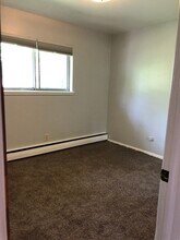 4220 S Vermont Ct in St. Francis, WI - Building Photo - Building Photo