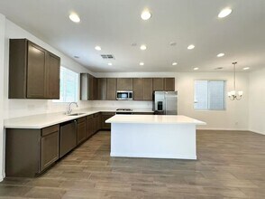 9825 Angel Valley Dr in Las Vegas, NV - Building Photo - Building Photo
