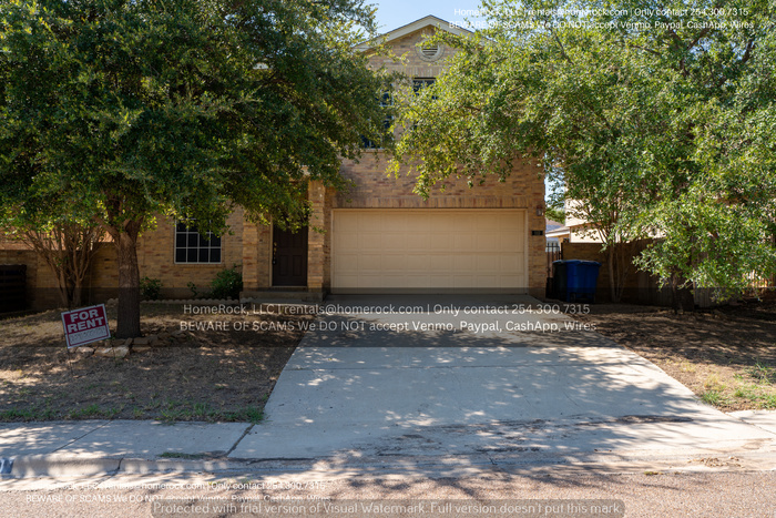 110 Starling Creek Loop in Laredo, TX - Building Photo