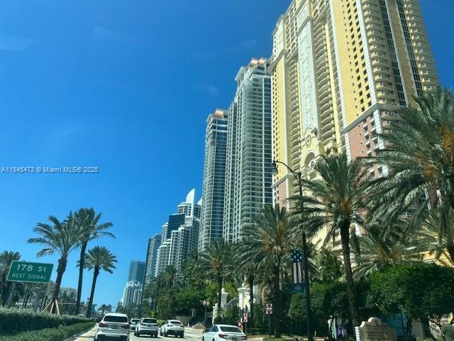 16919 N Bay Rd in Sunny Isles Beach, FL - Building Photo - Building Photo