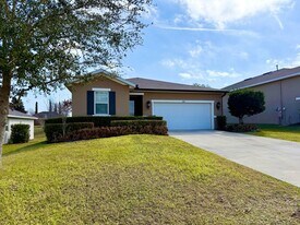 2447 Spring Breeze Dr in Leesburg, FL - Building Photo