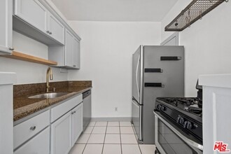 153 Hollister Ave in Santa Monica, CA - Building Photo - Building Photo