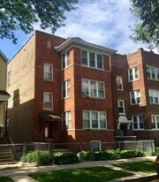 2439 W Gunnison St in Chicago, IL - Building Photo