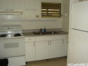 99-676-676 Halawa Dr in Aiea, HI - Building Photo - Building Photo