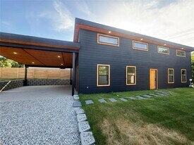 2806 Beechwood St in Granbury, TX - Building Photo