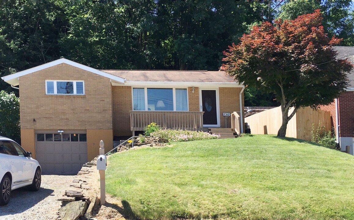 742 Jane St in Pittsburgh, PA - Building Photo