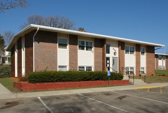 Greenvale Place Apartments in Northfield, MN - Foto de edificio - Building Photo