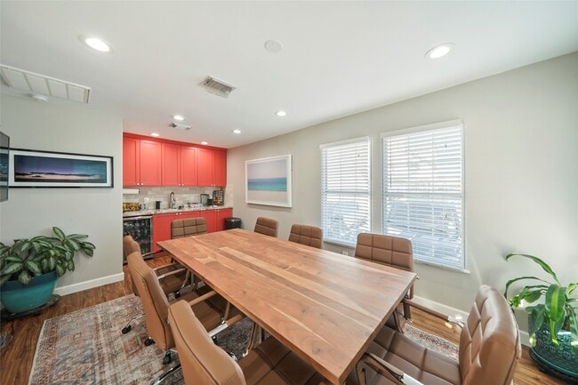 property at 2009 N Durham Dr
