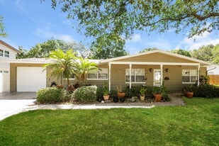 8499 14th St N in St. Petersburg, FL - Building Photo